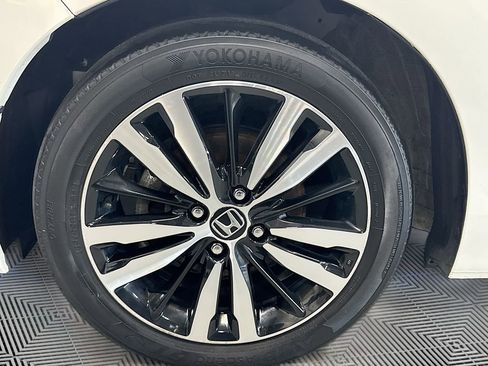 Used 2018 Honda Fit EX image 32