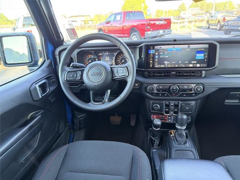 Used 2025 Jeep Wrangler Unlimited Rubicon AWD/4WD image 21