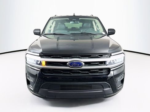 Used 2024 Ford Expedition Max XLT image 2