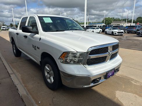 Used 2022 RAM 1500 Classic SLT w/ Protection Group AWD/4WD image 9