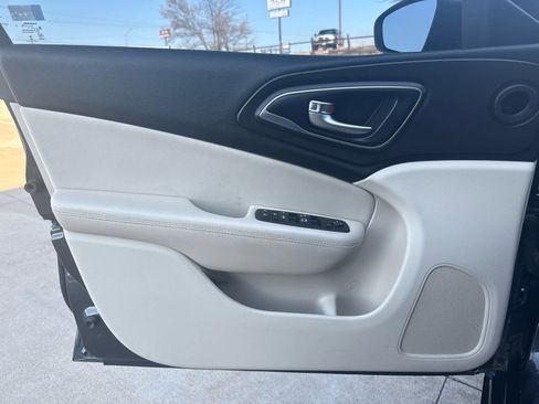 Used 2016 Chrysler 200 Limited image 14