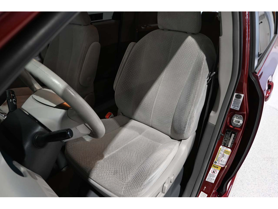 Used 2013 Toyota Sienna LE FWD image 14