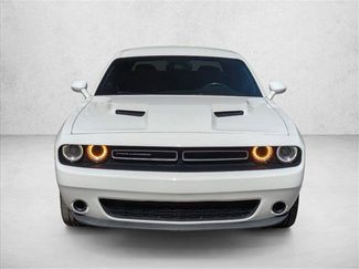 Used 2015 Dodge Challenger SXT video 2