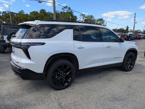 Used 2024 Chevrolet Traverse RS image 4