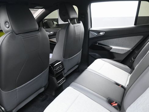 Used 2023 Volkswagen ID.4 Pro image 28