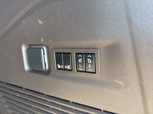 Used 2023 GMC Yukon XL Denali image 40