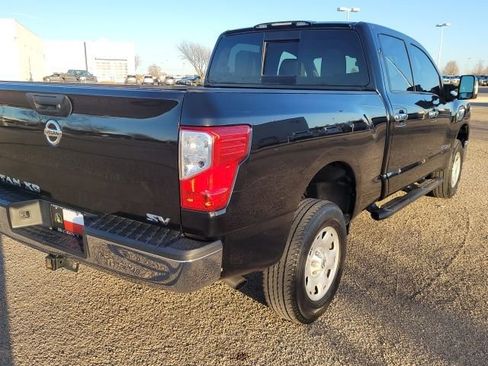 Used 2017 Nissan Titan SV image 6