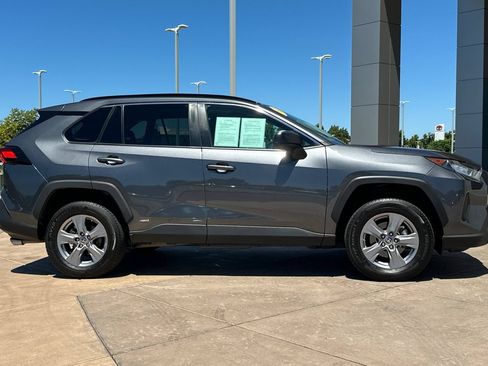 Certified 2022 Toyota RAV4 LE AWD/4WD image 3