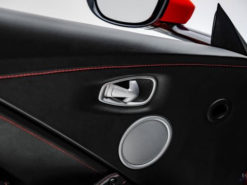 Used 2019 Aston Martin V8 Vantage Coupe image 81