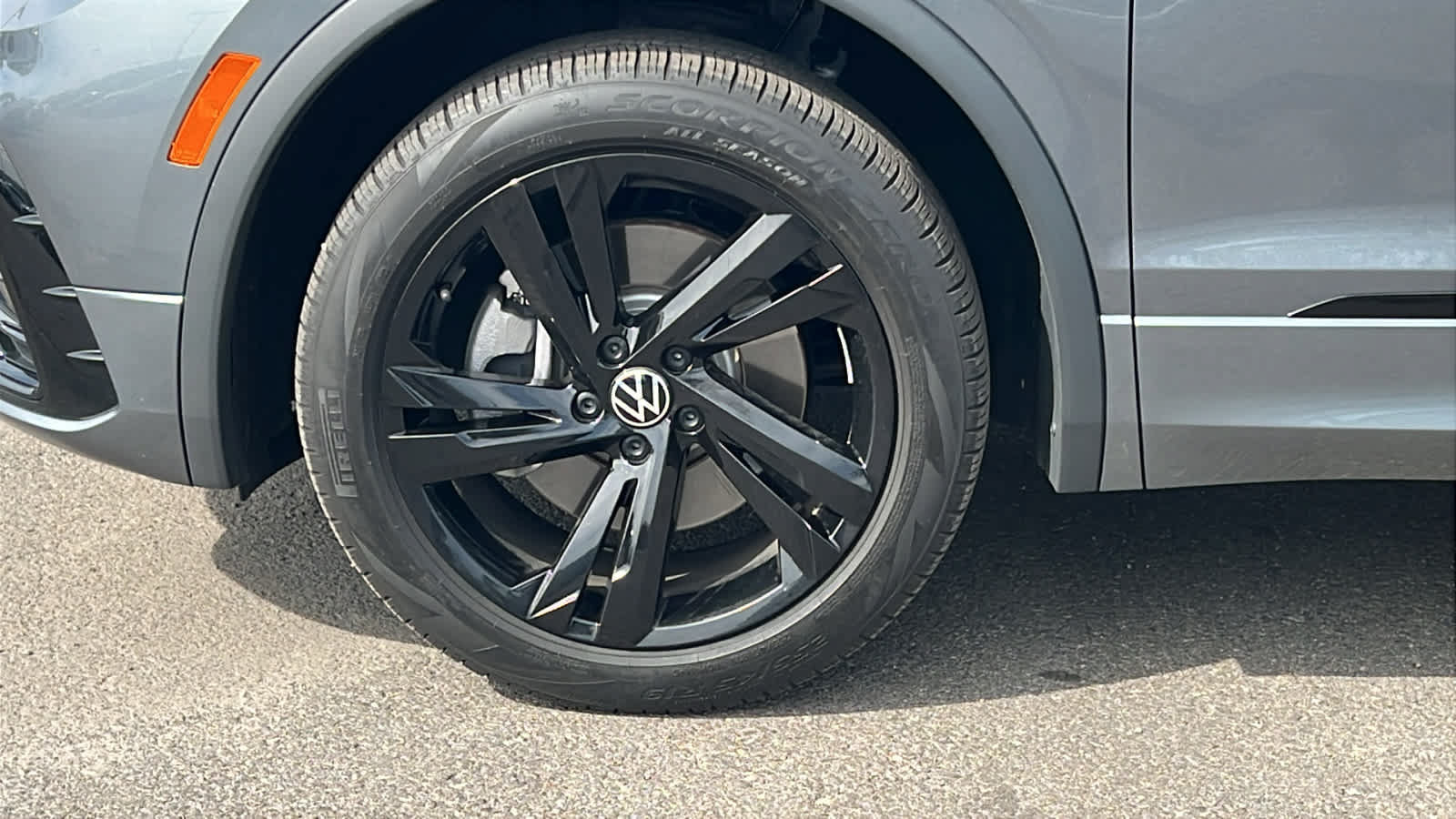 Certified 2023 Volkswagen Tiguan SE R-Line FWD image 9