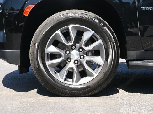 Used 2022 Chevrolet Tahoe LT w/ Luxury Package AWD/4WD image 13