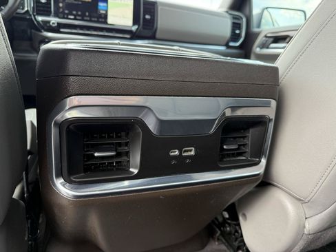 Used 2022 GMC Sierra 1500 SLT w/ SLT Premium Package AWD/4WD image 17