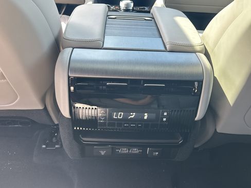 New 2026 Jeep Grand Wagoneer L 4WD w/ Premium Group I image 17