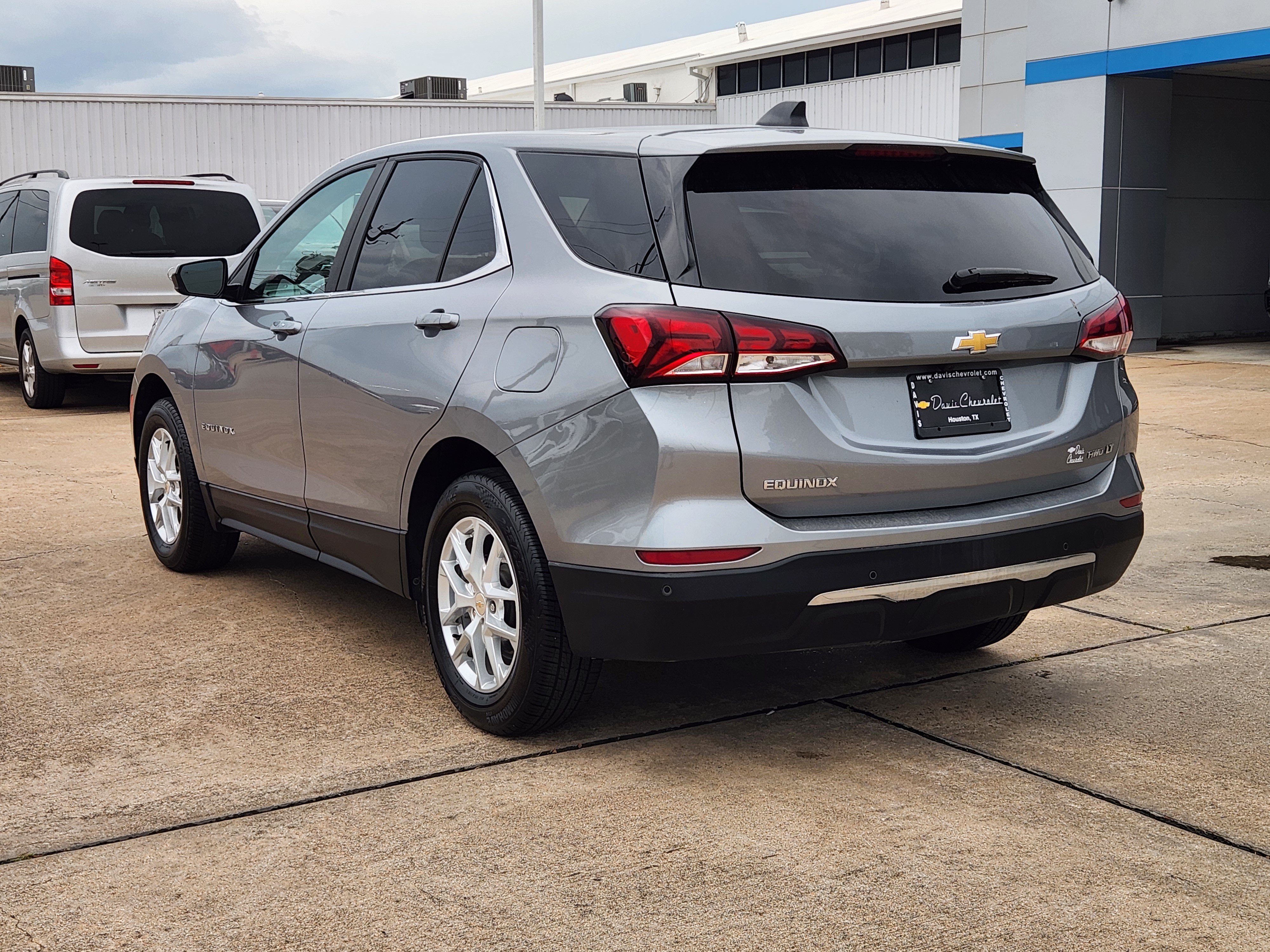 Used 2024 Chevrolet Equinox LT AWD/4WD image 8