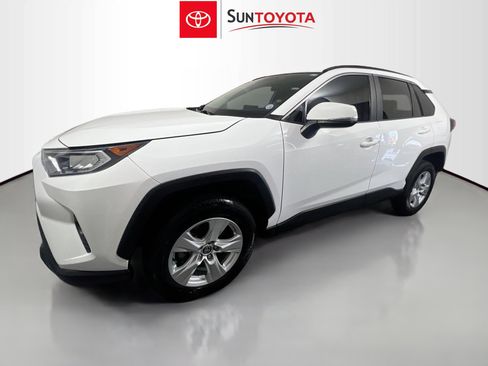 Used 2021 Toyota RAV4 XLE w/ Convenience Package image 9