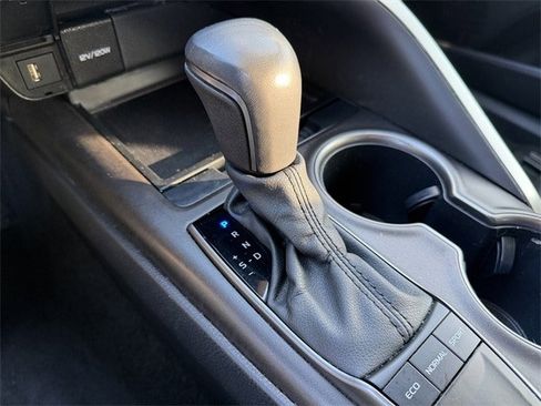 Used 2024 Toyota Camry SE image 19