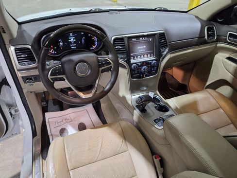 Used 2014 Jeep Grand Cherokee Overland AWD/4WD image 28