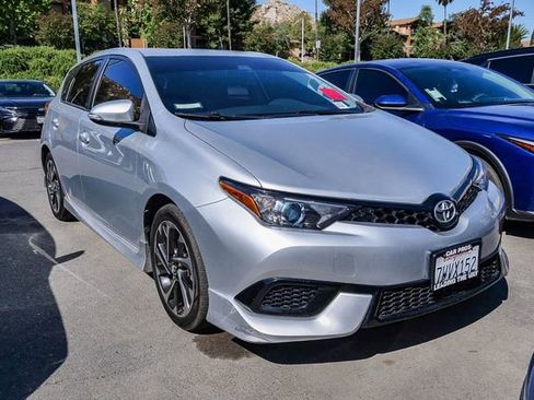 Used 2017 Toyota Corolla iM w/ Carpet Mat Package FWD image 2
