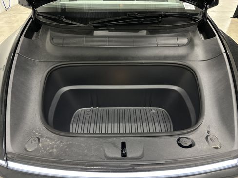 Used 2026 Tesla Model Y 2WD image 34