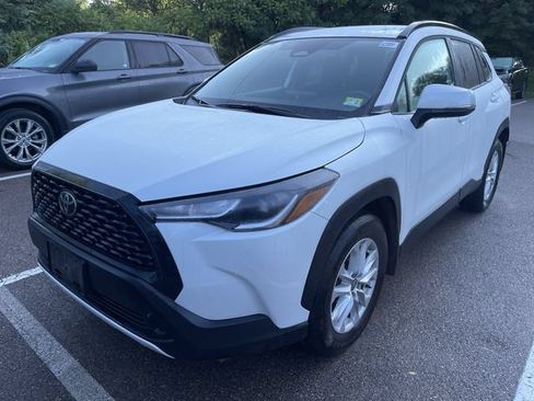 Certified 2023 Toyota Corolla Cross LE AWD/4WD image 2