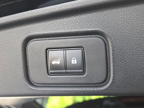 Used 2024 Nissan Pathfinder SL AWD/4WD image 14