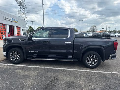 Used 2022 GMC Sierra 1500 SLT AWD/4WD image 5