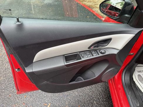 Used 2016 Chevrolet Cruze LS image 10