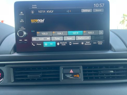 Used 2025 Honda Pilot EX-L image 16