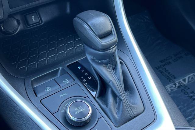 Certified 2022 Toyota RAV4 LE AWD/4WD image 23