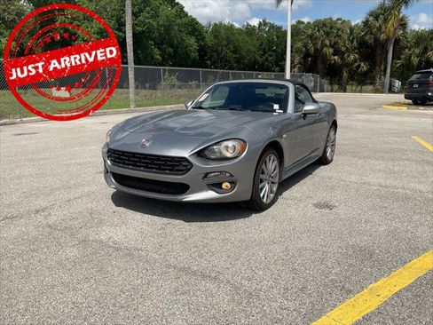 Used 2017 FIAT 124 Spider Lusso image 2