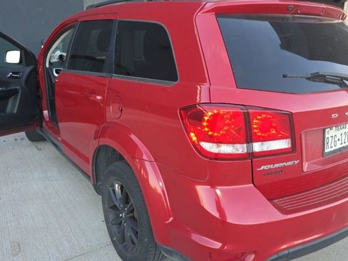 Used 2019 Dodge Journey SE w/ Connectivity Group image 2