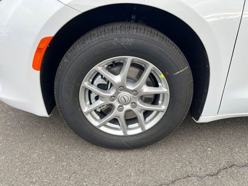 New 2026 Chrysler Voyager LX image 17