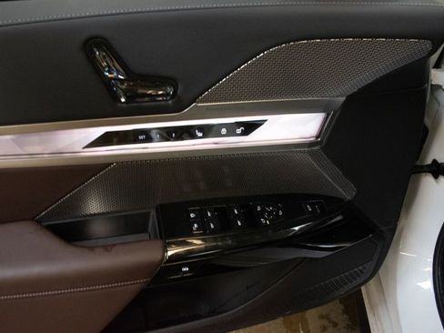 Certified 2026 BMW 740i xDrive AWD/4WD image 23