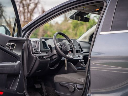 Used 2025 Kia Sportage LX image 17