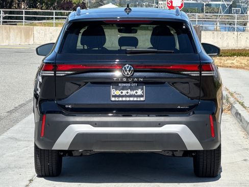 New 2025 Volkswagen Tiguan SE image 5