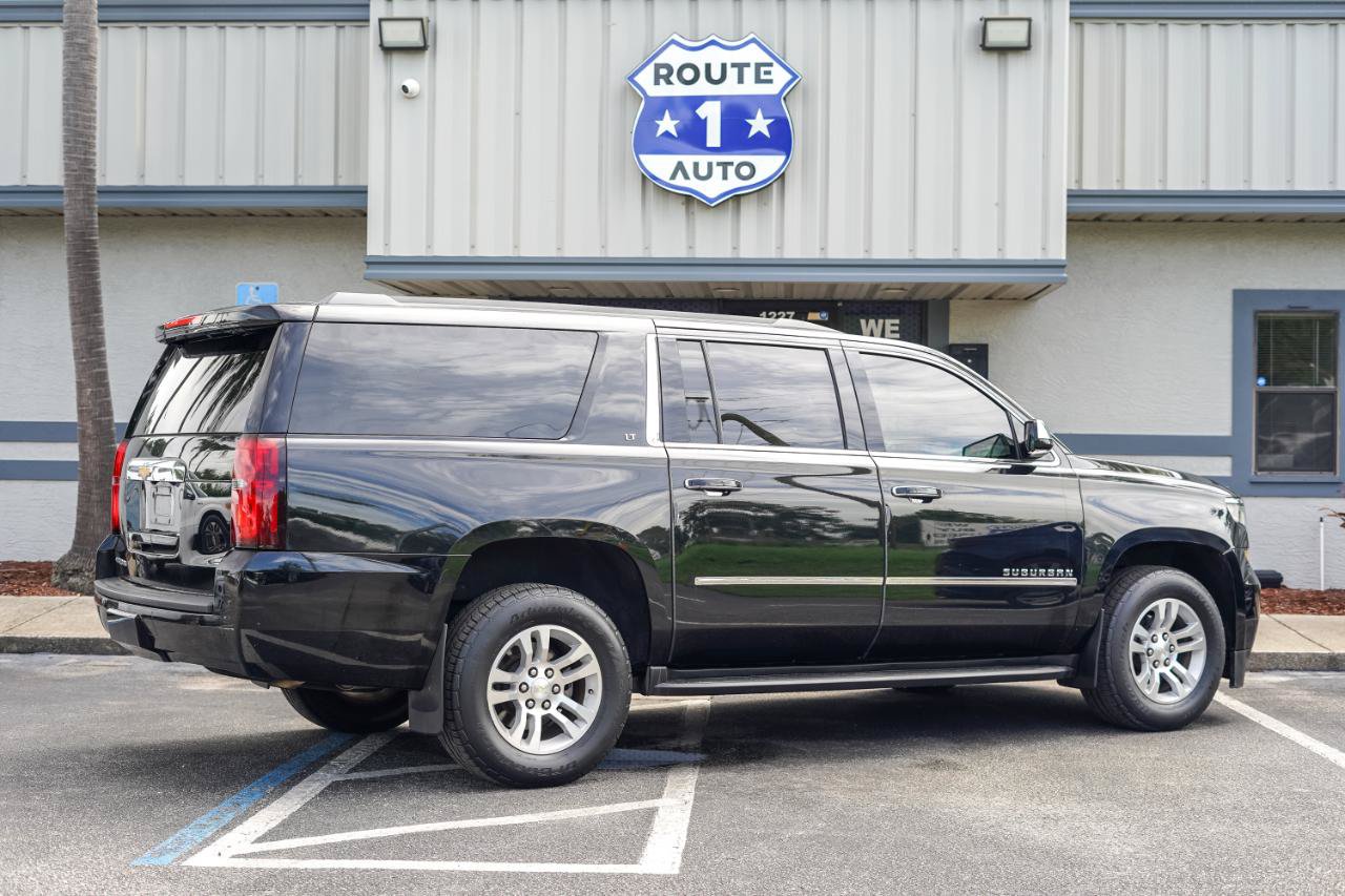 Used 2020 Chevrolet Suburban LT RWD image 2
