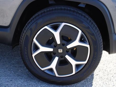 Used 2024 Rivian R1S Adventure AWD/4WD image 9
