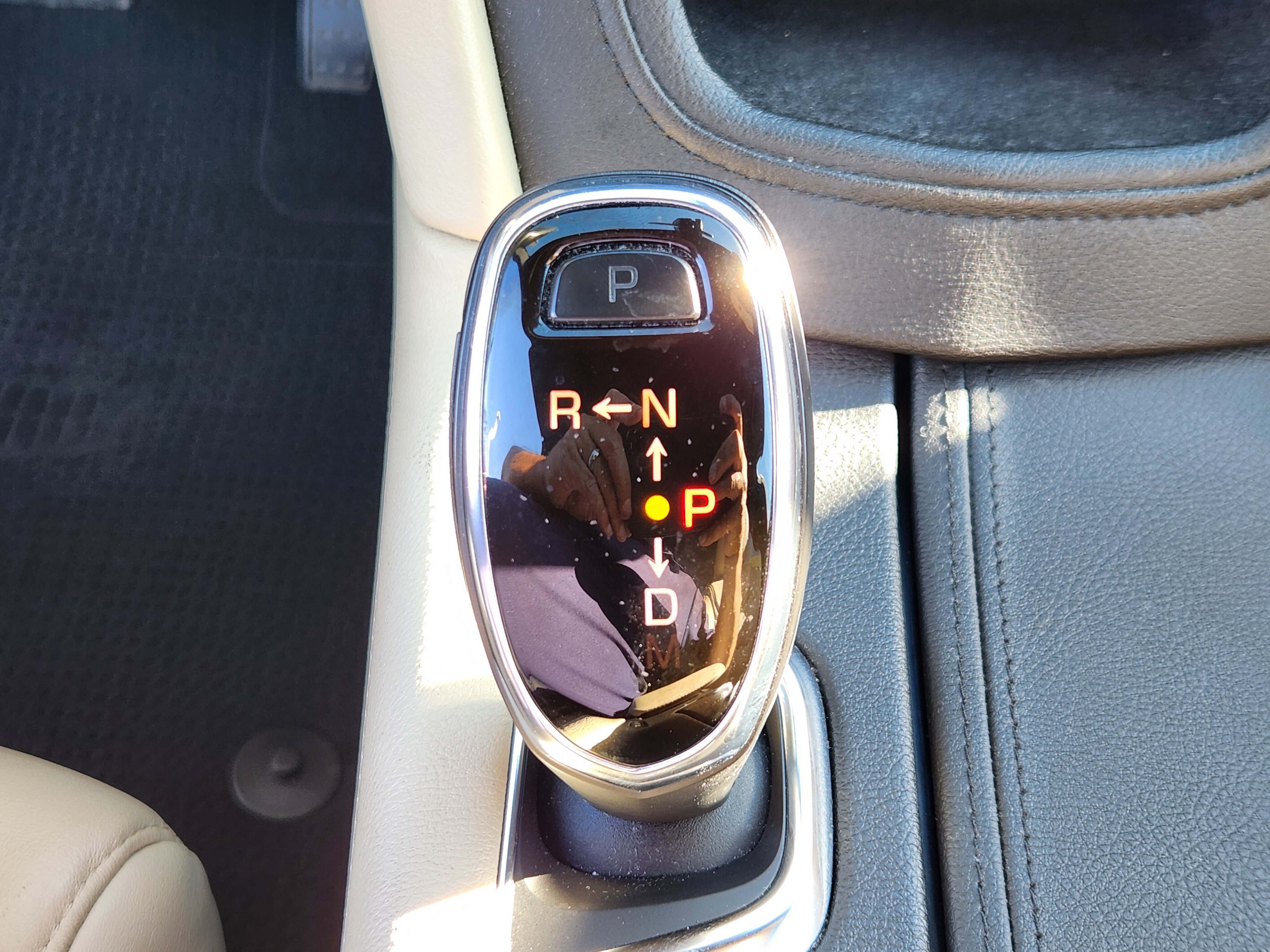 Used 2018 Cadillac XT5 Luxury w/ Driver Awareness Package AWD/4WD image 13