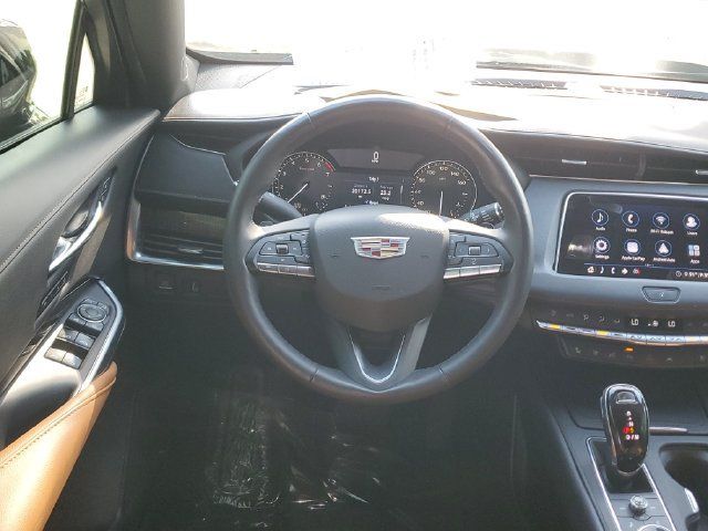 Certified 2020 Cadillac XT4 Premium Luxury w/ Enhanced Visibility Package AWD/4WD image 17