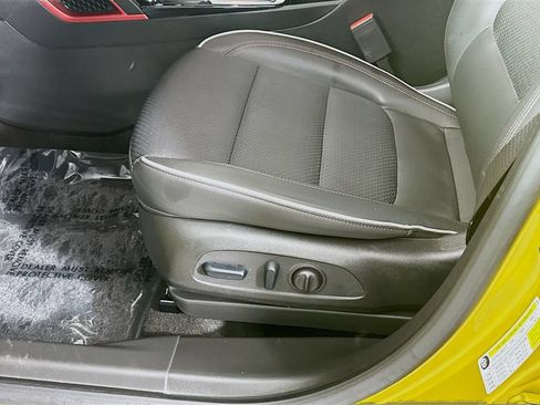 Used 2023 Chevrolet TrailBlazer RS AWD/4WD image 27