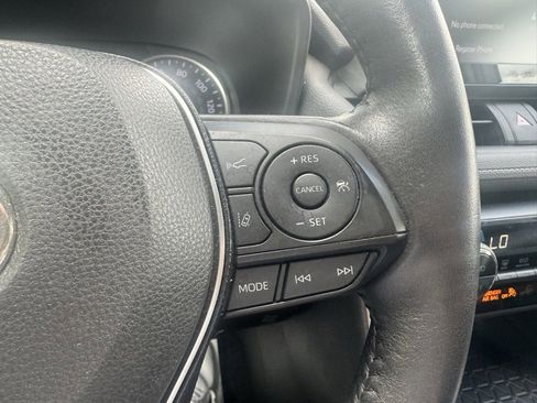 Used 2019 Toyota RAV4 XLE image 18