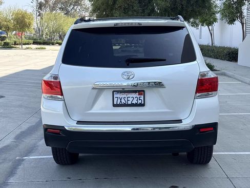 Used 2013 Toyota Highlander Plus FWD image 4