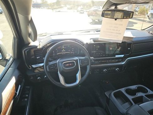 Used 2024 GMC Sierra 1500 SLE image 23
