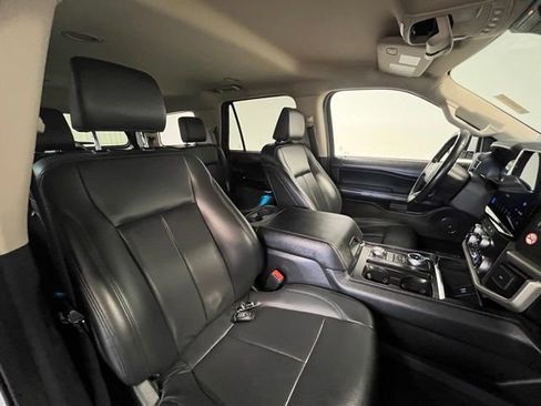 Used 2024 Ford Expedition XLT image 9