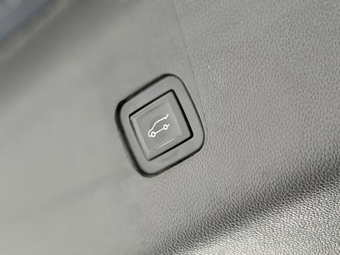 Used 2019 Buick Enclave Essence image 29