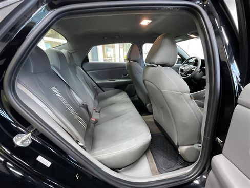 Used 2022 Hyundai Elantra SEL image 21