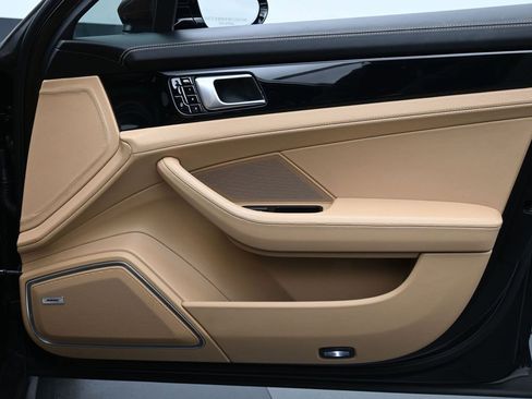 Used 2018 Porsche Panamera 4S w/ Premium Package Plus image 25