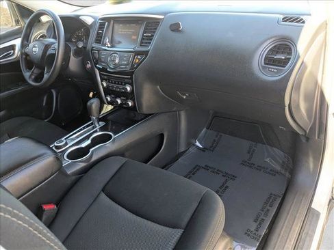 Used 2019 Nissan Pathfinder S image 22