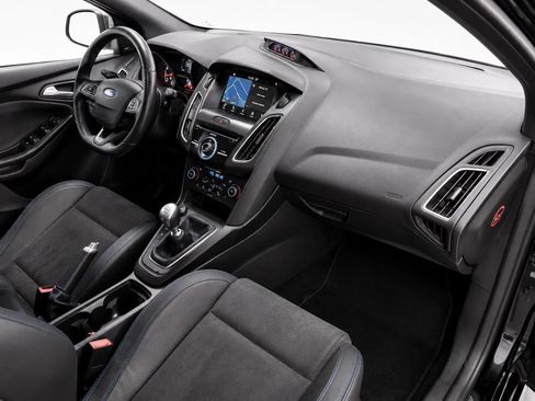 Used 2017 Ford Focus RS AWD/4WD image 19