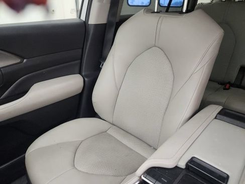 Used 2024 Toyota Grand Highlander FWD image 17